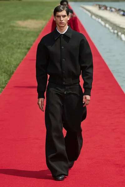 Look 27